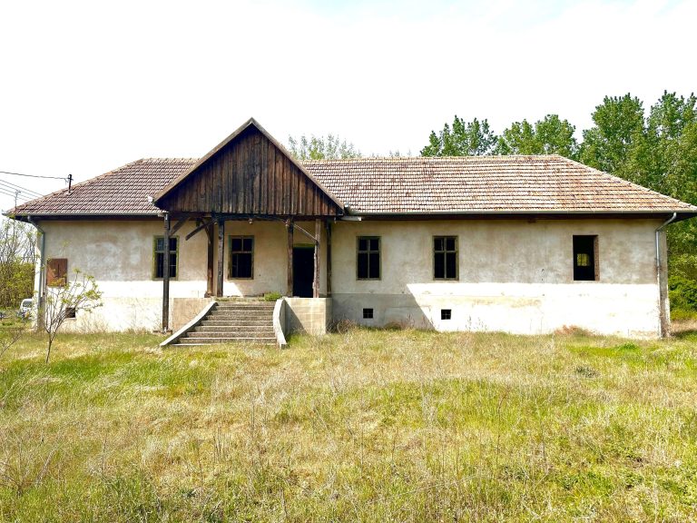 Eladó családi ház Csemőben, hatalmas telekkel, pincével