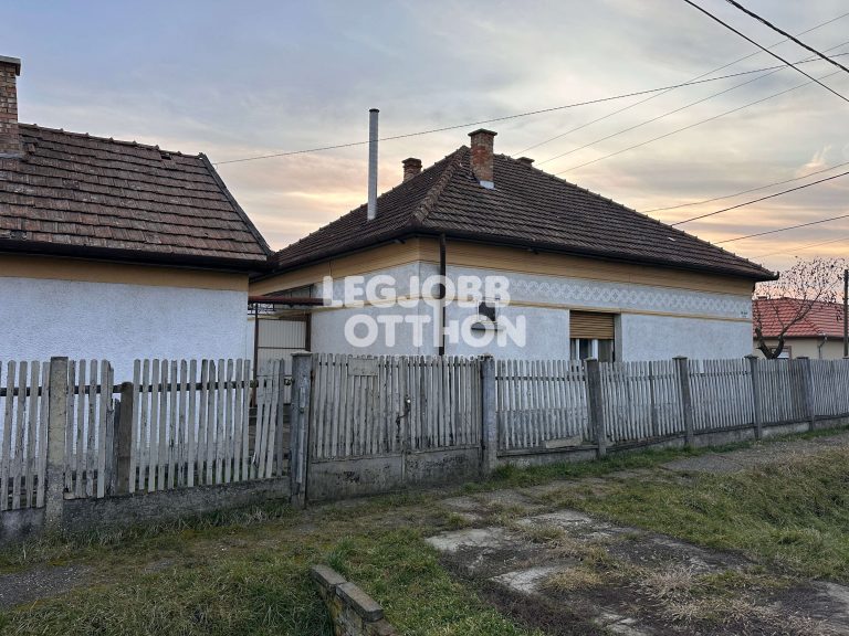 Eladó egy 3 szobás felújítandó családi ház Tápiógyörgyén