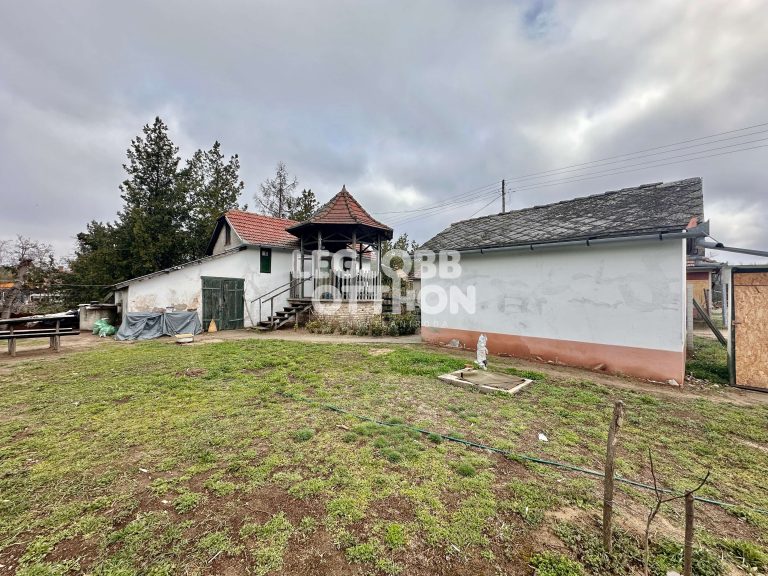 Eladó 2 félszobás felújításra szoruló családi ház Csemőn