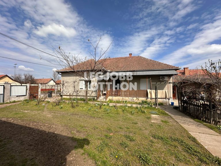 Eladó kétgenerációs családi háznak is alkalmas 3 szobás ingatlan Tápiószentmártonban