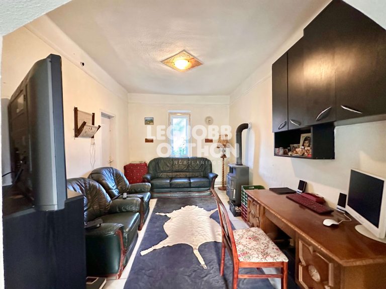 Eladó egy 3 szobás családi ház Újszilváson, nagy telekkel