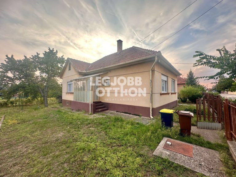 Eladó 2 szobás megkímélt családi ház Ceglédbercelen