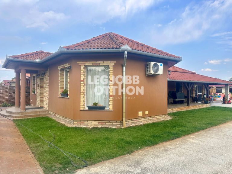 Csak nálunk elérhető ez a 2006-ban épült medencés családi ház Csemőn