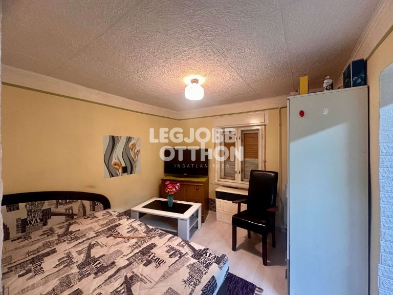 Eladó tégla falazatú lakhatásra is alkalmas gazdasági épület Cegléden a Piszke u. környékén