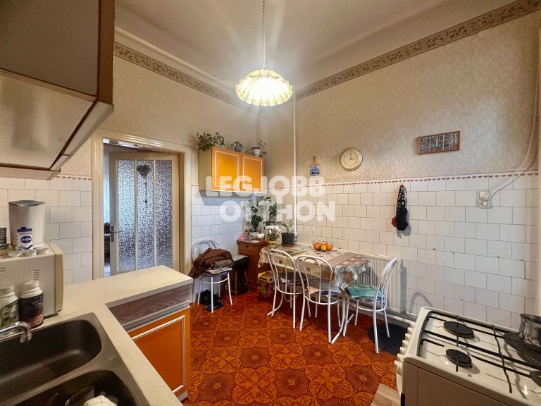 Eladó vegyes falazatú 2 szobás házrész Cegléden