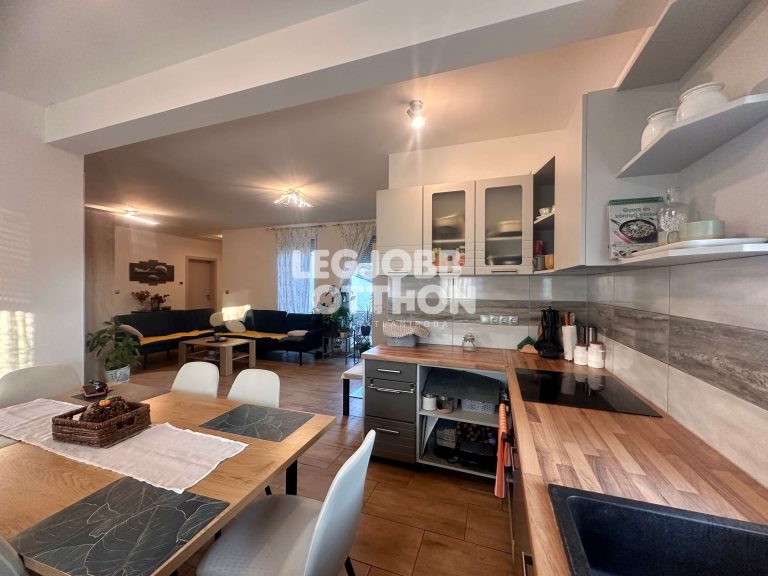 Eladó 2019-ben épült csodaszép könnyűszerkezetes ház Cegléden a Mező u. környékén