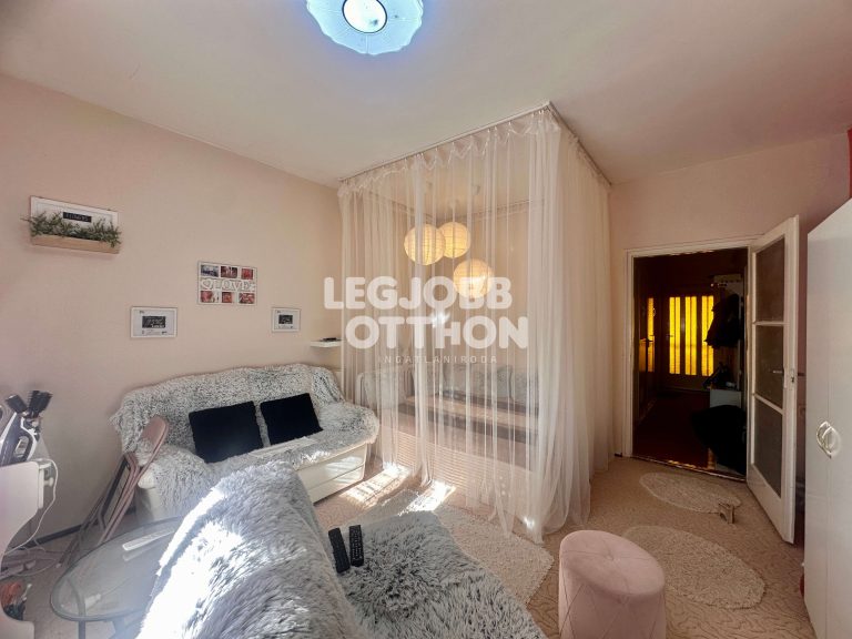 Eladó 1,5 szobás + nagy nappalis családi ház Cegléden