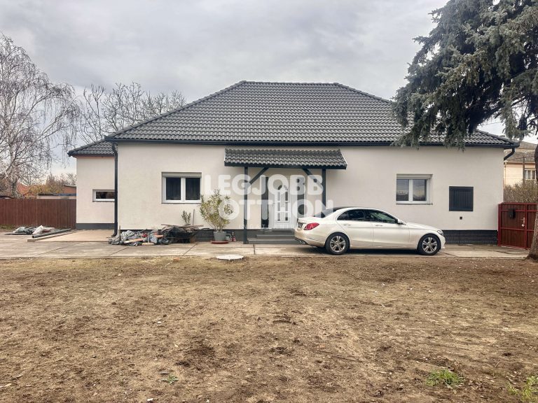 Eladó 2 szoba + hatalmas nappalival rendelkező fél éve teljeskörűen felújított családi ház Abonyban