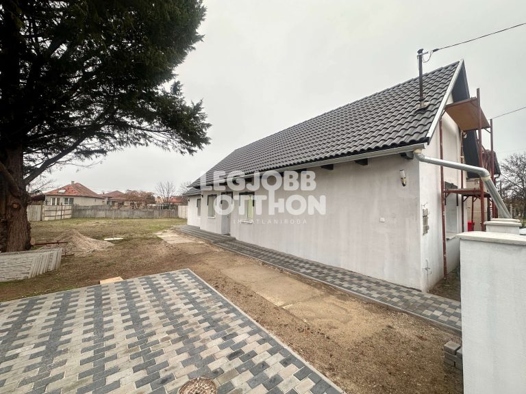 Eladó teljeskörűen felújított családi ház Abonyban