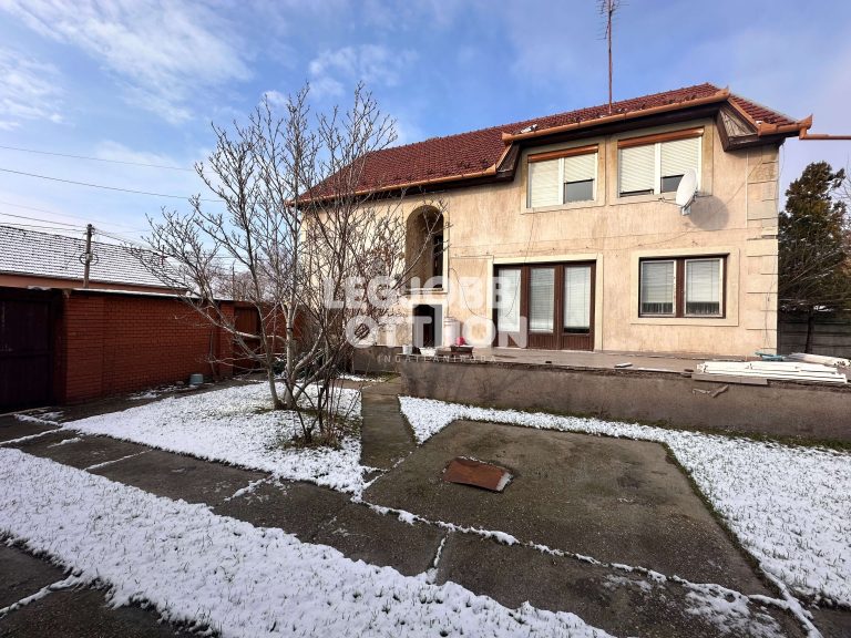 Kiadó 5 szobás emeletes családi ház Cegléden