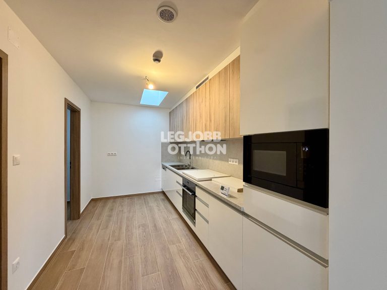 Eladó kiemelt műszaki tartalommal rendelkező prémium minőségű 1. emeleti otthon Cegléden (4.) – VIDEÓVAL