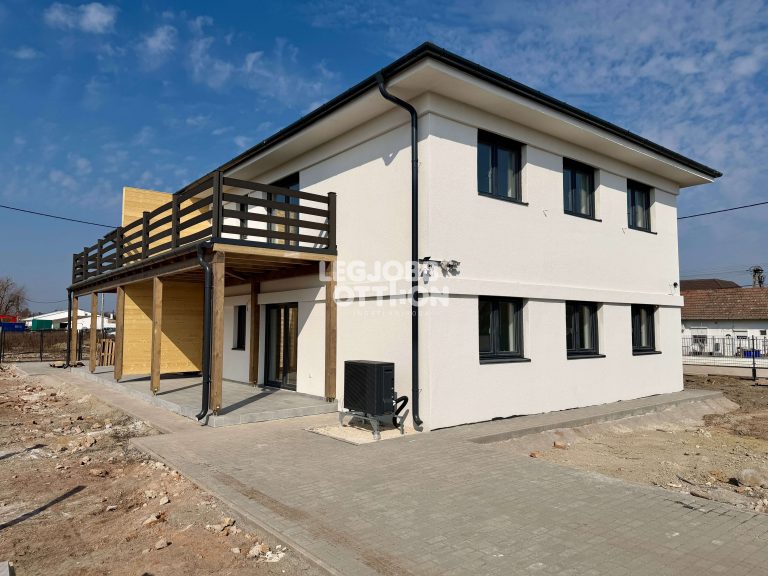 Eladó 1 + 3 félszobás újépítésű 1. emeleti teraszos lakás Cegléden – VIDEÓVAL