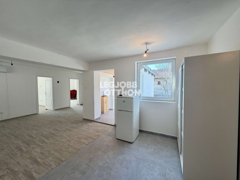 Eladó felújított 3 + 1 félszobás családi ház Törtelen