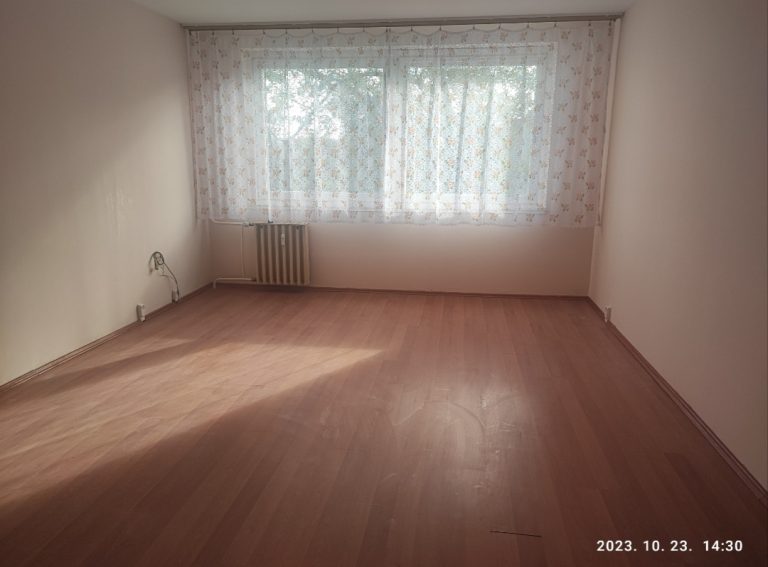 Eladó 1. emeleti 2 szobás panellakás Nagykőrösön a vasútállomás közelében