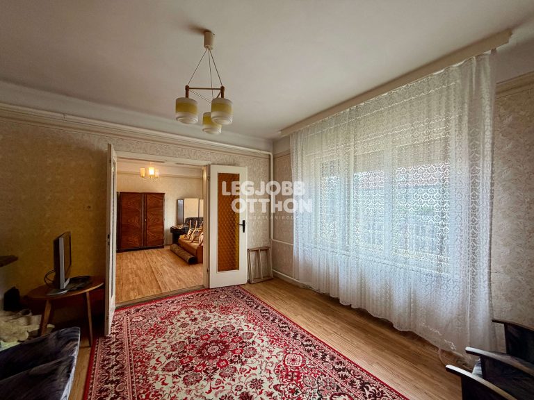 Eladó 3 szobás felújítandó családi ház Cegléden a Kertvárosban