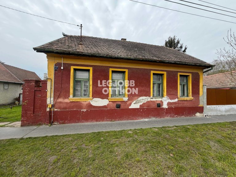 Eladó 2 szobás felújítandó családi ház Cegléden a kórház közelében