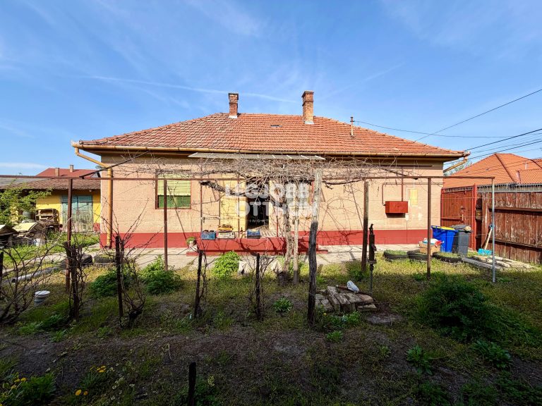 Eladó 1,5 szobás felújítandó családi ház Cegléden